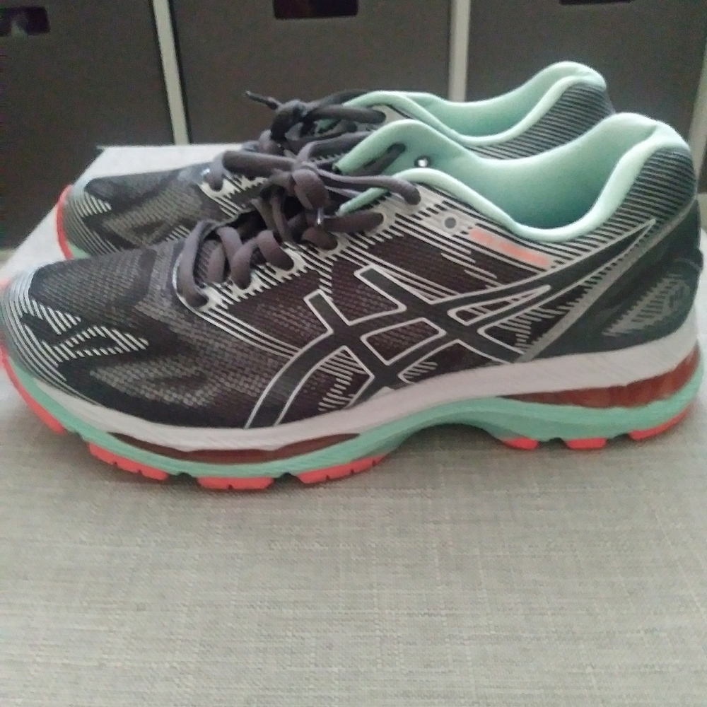Womens Asics Nimbus 19 wide